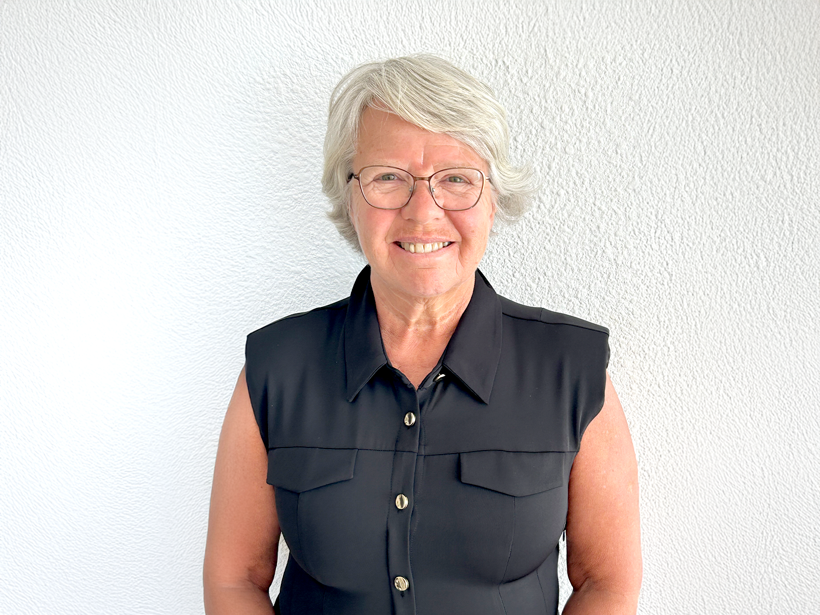 Herken je emotionele patronen uit je jeugd? Ontdek hoe onverwerkte gevoelens op jonge leeftijd later tot klachten kunnen leiden. Natuurlijk Kompas. Voeding,, massage, voetreflex, levenslooponderzoek, leefstijl, coaching, gezondheidspraktijk. Eerbeek, Apeldoorn, Zutphen, Deventer, Zwolle, Assen, Groningen, Arnhem, Utrecht, Nijmegen, Nederland. Mentaal, gedrag, orthomoleculaire, advies, therapeut, behandeling, KPNI, oplossingsgericht, integraal, geneeskunde, Klinische Psycho Neuro Immunologie aanpak, bestudeert, hoe het lichaam, als geheel, functioneert, samenwerkt, ziek wordt, verbinden, verschillende wetenschappelijk disciplines, psychologie, neurologie, endocrinologie, hormoon wetenschap, geneeskunde, epigenetica, functioneert, inzichten, te combineren, vallen de puzzelstukjes, klachtenbeeld, in elkaar, weten we wat er moet gebeuren om het lichaam weer gezond en flexibel te krijgen, beschikken we over vaardigheden voor diagnose, behandelingsstrategieën, en interventies, om het lichaam weer te laten functioneren waarvoor het bedoelt is, hoe je die balans behoudt, en verdere klachten voorkomt, een ding weten we zeker, het symptoom is nooit het echte probleem, rust, ontspanning, loslaten, verzorging, zacht, vloeiend, warm, herstel, energiek, moment voor jezelf, comfortabel, gastvrij, persoonlijke aandacht, tot jezelf komen, zorgeloos, genieten, gun jezelf, verdienen, kortingsbon, wetenschappelijk onderzoek, afspraakplanning, kwaliteit, respecteer, sfeervol, stilte, vertrouwensrelatie, tikkie, contant, op het gebied van massage, vergoeding, ontspannen en herstellen, massageolie, massagetafel, Google, Instagram, LinkedIn, Word, Facebook, gezondheidsproblemen, jouw kind, het gewicht van het verleden, hoe het verleden invloed heeft op je relaties, welkom bij Natuurlijk Kompas, Lombokweg 15, ontspanning, relax, huisarts Bouman, tandarts Kerkhof Eerbeek, pedicure Eerbeek, Blije Voetjes pedicure Eerbeek, vertrouwen, zelfontplooiing, bewustwording, hechting, verbinding, motivatie weinig uitdaging, psychologisch, angst om te falen, moeite moeten doen om iets te kunnen bereiken, zet de eerste stap, leef nu, negatieve momenten, opvoeding, maatschappij, te kort koming, vanuit je jeugd, waardering, locatie, voel je veilig en vertrouwd, comfortabel, jouw grenzen, openlijk en eerlijk, praten, negatieve belading, behoeften en verlangens, luisteren, brein, hersenen, darmen, buik klachten, hoofdpijn, botten, artrose, pijnlijke gewrichten, schouder klachten, obstipatie, diarree, slechter zien, ogen, oren, wetenschap, hormonen, huid veroudering, vocht in de benen, oedeem, nieren, lever, hart klachten, suiker ontregeld, diabeet, alvleesklier, afvallen, gewicht, gezonde voeding , eiwitten, koolhydraten tellen, trauma, massage, voetreflex, voetreflexmassage, reflexzones, psychotherapie, diabeet, reuma, alzheimer, darmkrampjes, afvallen, afgevallen, aangekomen in gewicht, kilo’s kwijt raken, vaccinaties, kinderziektes, slecht slapen, vaak wakker liggen, woelen in bed, m’n draai niet kunnen vinden in bed, healing journey, rituelen, je ziel raken, systemisch werken Voedingscentrum, eten, te mager, dunne ontlasting, virus, bacterie, schimmels, parasieten, wil kan mij helpen met, therapie die het beste bij mij past, aanstaan de hele dag, niet uit bed kan komen, moe bij het opstaan, geen ochtend licht verdragen, park Coldenhove Eerbeek, papierfabrieken, Jumbo, Deka, Gezondheids winkel